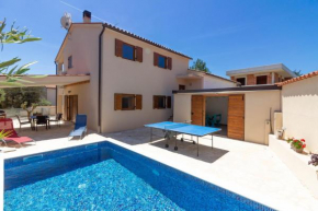 Beautiful villa Cissana with private pool near the beach